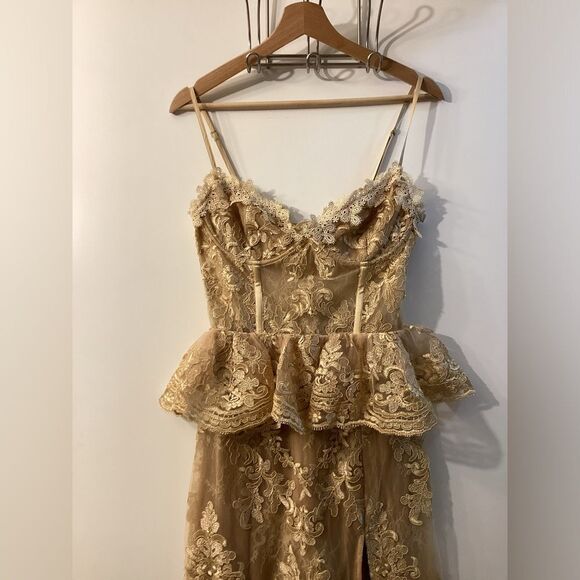 V. Chapman Ophilia Dress Warm Sand Tan Gold Size 4 NWT Cocktail - Picture 9 of 17